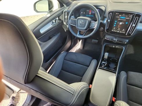 New 2026 Volvo XC40 B5 Ultra w/ Climate Package image 10