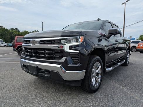Used 2022 Chevrolet Silverado 1500 LT w/ Z71 Off-Road Package AWD/4WD image 7