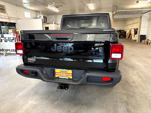 Used 2021 Jeep Gladiator Sport image 60