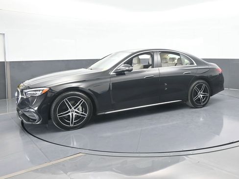 Used 2025 Mercedes-Benz E 350 4MATIC Sedan image 2