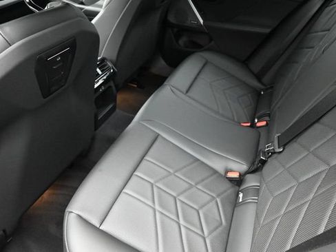 Used 2025 BMW i5 eDrive40i w/ Premium Package RWD image 21