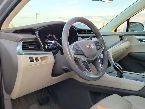 Used 2019 Cadillac XT5 Luxury FWD image 3