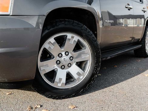 Used 2011 GMC Yukon SLT w/ SLT Chrome Package image 7