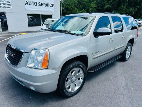Used 2009 GMC Yukon XL SLT RWD image 1