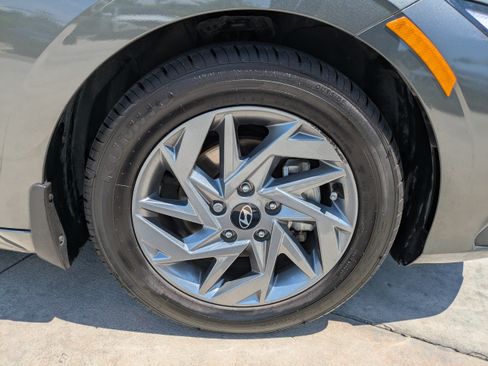 Certified 2024 Hyundai Elantra SEL FWD image 9