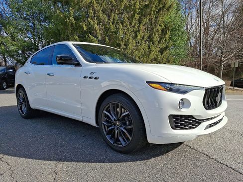 Used 2024 Maserati Levante GT Ultima AWD/4WD image 2