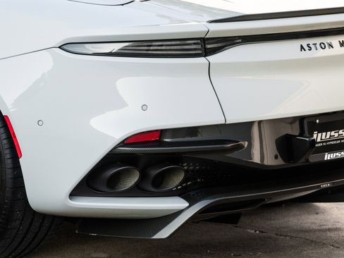 Used 2023 Aston Martin DBS Volante image 34