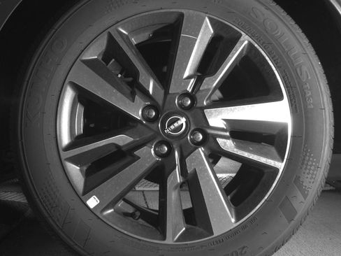 Used 2025 Nissan Versa SV image 14