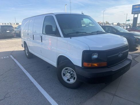 Used 2015 Chevrolet Express 2500 image 4