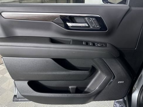 New 2026 Chevrolet Suburban Z71 AWD/4WD image 23