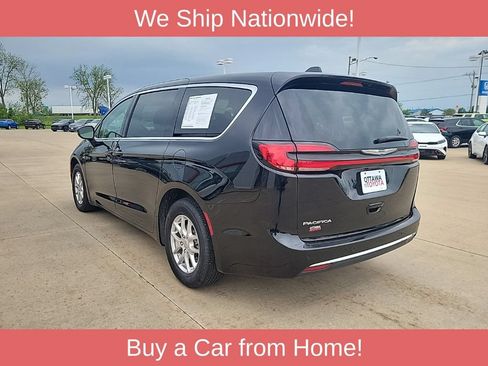 Used 2024 Chrysler Pacifica Touring-L FWD image 7