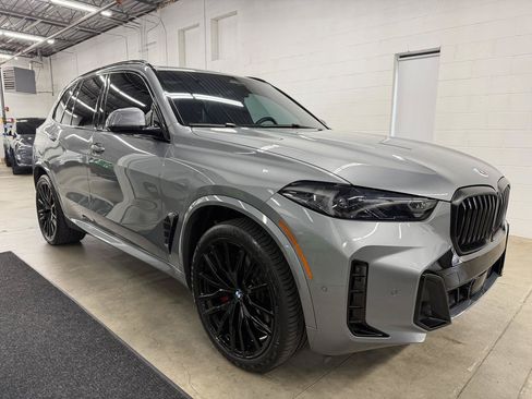 Used 2024 BMW X5 xDrive40i w/ M Sport Package AWD/4WD image 3