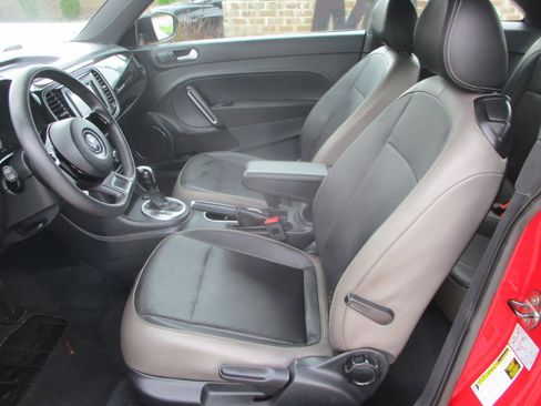 Used 2015 Volkswagen Beetle 1.8T Classic FWD image 12