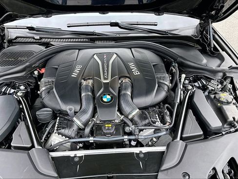 Used 2018 BMW M550i xDrive image 10