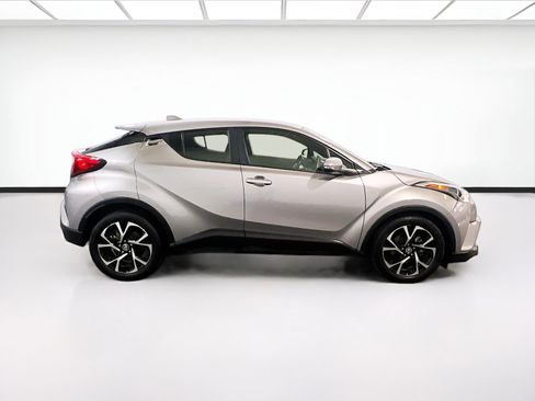 Used 2019 Toyota C-HR XLE FWD image 22