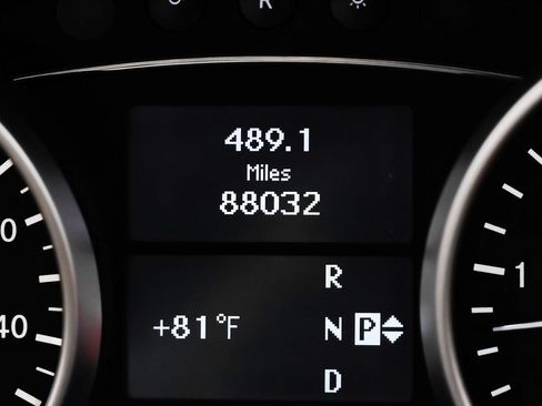 Used 2011 Mercedes-Benz ML 350 BlueTEC 4MATIC image 15