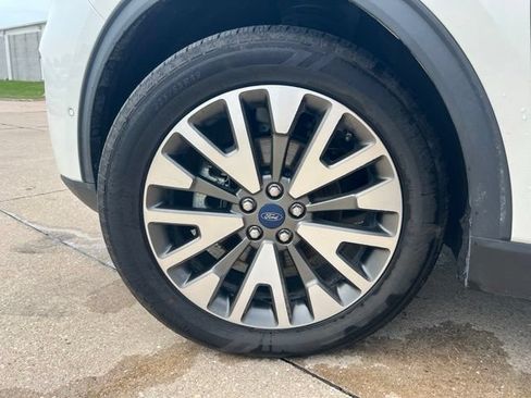 Used 2020 Ford Escape Titanium w/ Titanium Premium Package 2.0 AWD/4WD image 15