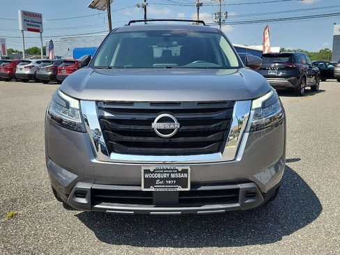 Used 2022 Nissan Pathfinder SV AWD/4WD image 2