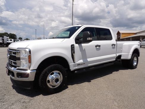 Used 2025 Ford F350 XLT AWD/4WD image 3