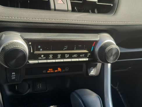 Certified 2025 Toyota RAV4 LE AWD/4WD image 28