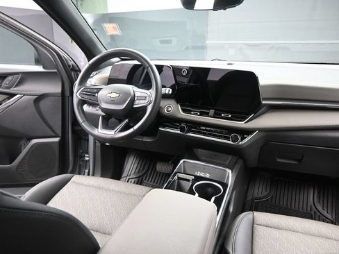 Used 2025 Chevrolet Equinox LT w/ Convenience Package II FWD image 19
