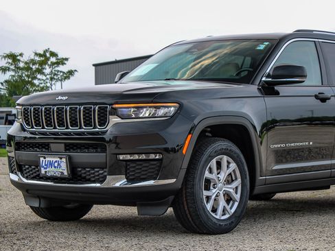 Used 2022 Jeep Grand Cherokee L Limited AWD/4WD image 16