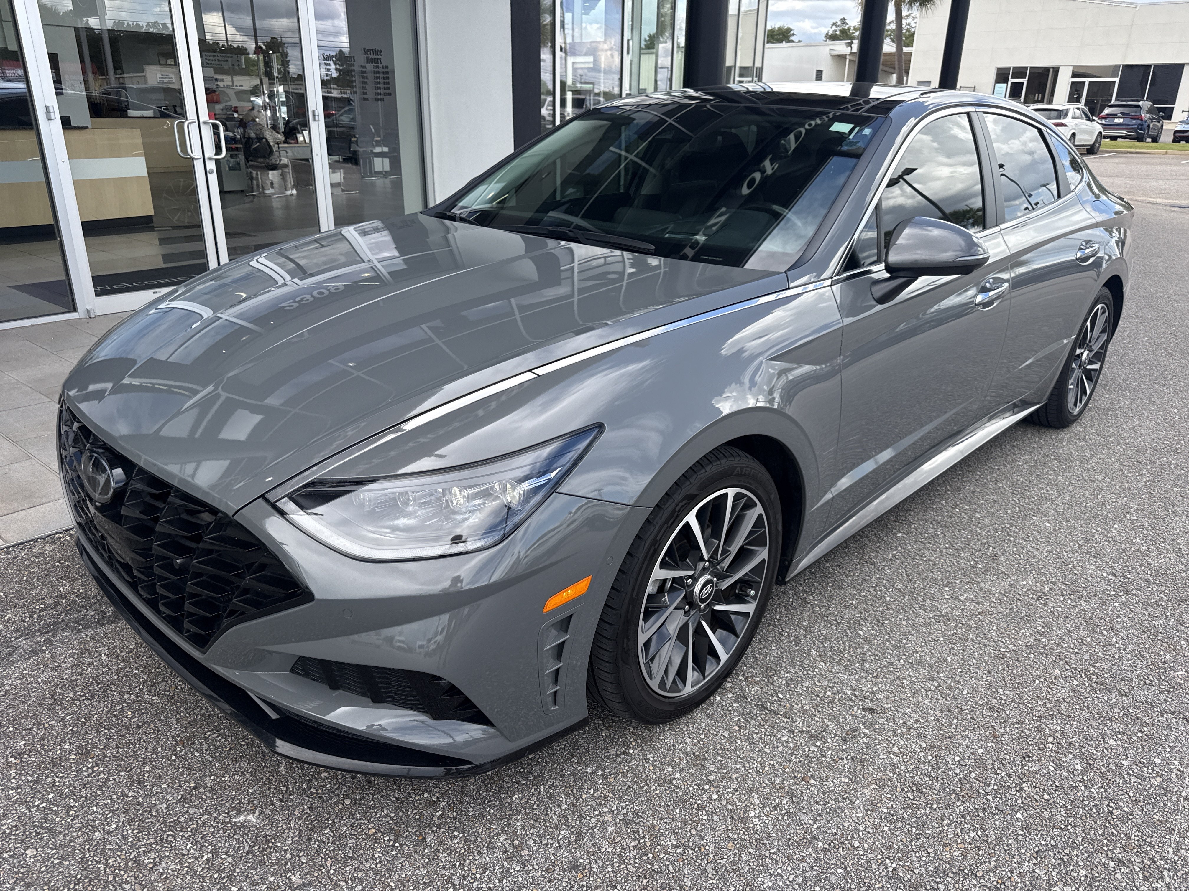 Used 2022 Hyundai Sonata Limited FWD image 1
