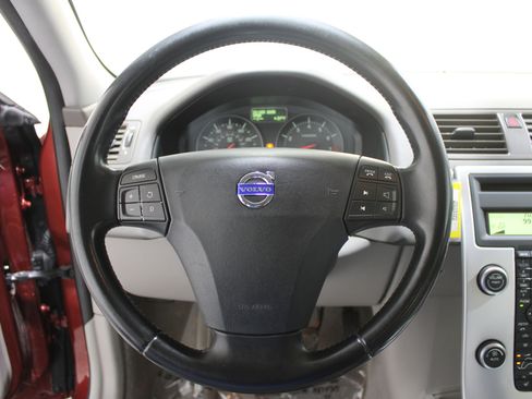 Used 2011 Volvo V50 T5 image 8