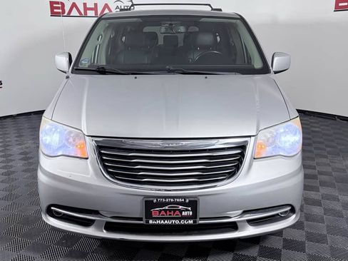 Used 2012 Chrysler Town & Country Touring w/ Entertainment Group #1 FWD image 8