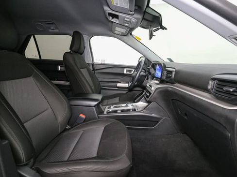 Used 2023 Ford Explorer XLT AWD/4WD image 17