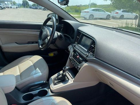 Used 2017 Hyundai Elantra Limited FWD image 2