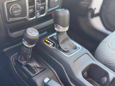 Used 2025 Jeep Wrangler Unlimited Sahara AWD/4WD image 17