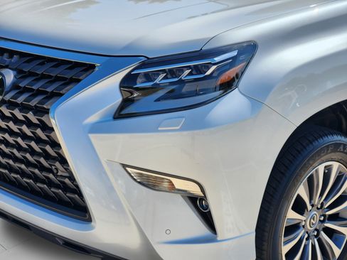 Used 2023 Lexus GX 460 Luxury w/ Accessory Package AWD/4WD image 35