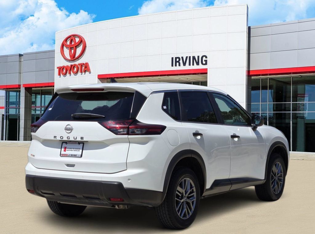 Used 2024 Nissan Rogue S FWD image 4