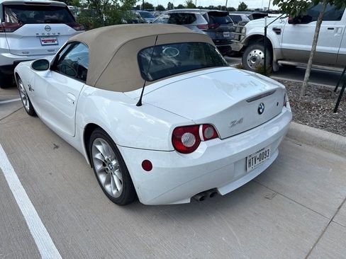 Used 2005 BMW Z4 2.5i RWD image 2