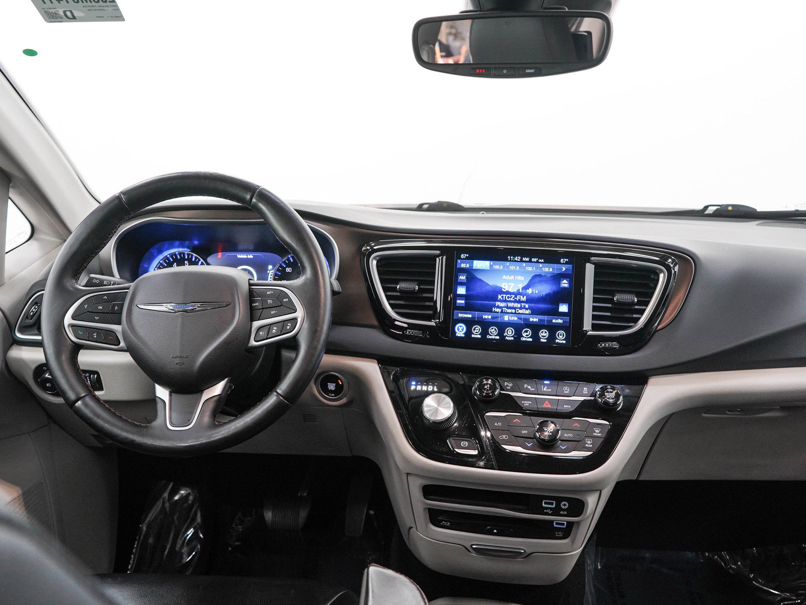 Used 2017 Chrysler Pacifica Touring-L Plus w/ Advanced Safetytec Group FWD image 18