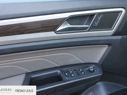 Used 2023 Volkswagen Atlas SE w/ Black Wheel Package image 25