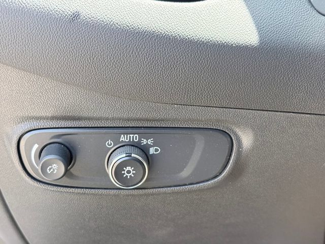 Used 2023 Chevrolet Equinox LT w/ Driver Convenience Package FWD image 24