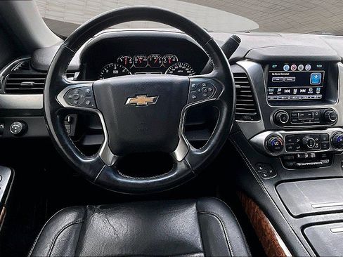 Used 2019 Chevrolet Suburban Premier w/ RST 6.2L Performance Edition RWD image 9
