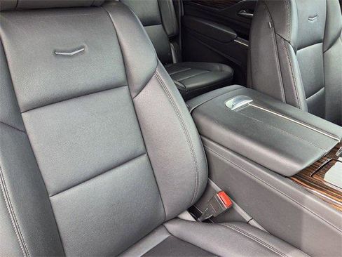 Certified 2023 Cadillac Escalade ESV Luxury image 18