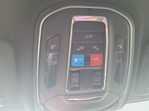 Certified 2023 Jeep Grand Cherokee Altitude AWD/4WD image 35
