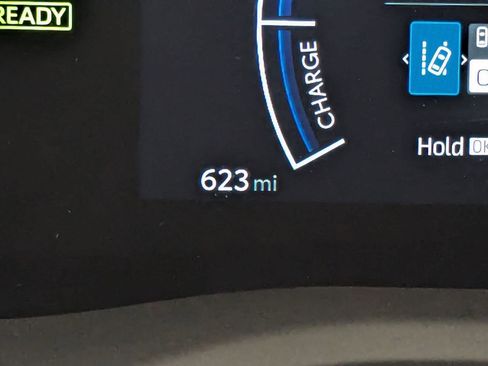 Used 2025 Toyota Camry LE w/ Convenience Package image 16