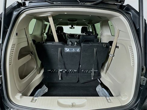 Used 2018 Chrysler Pacifica Touring-L w/ Premium Audio Group image 24