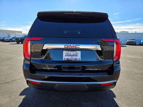 Used 2023 GMC Yukon Denali w/ Denali Reserve Package image 5
