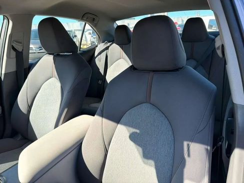 Used 2020 Toyota Camry LE image 21