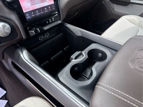 Used 2025 RAM 1500 Laramie AWD/4WD image 33