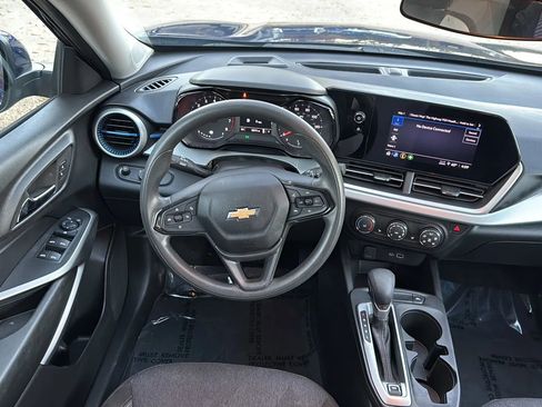 Used 2024 Chevrolet Trax LS w/ LS Convenience Package image 18