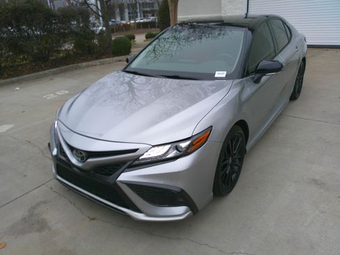 Used 2024 Toyota Camry XSE image 6