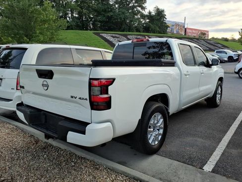 Used 2023 Nissan Frontier SV AWD/4WD image 2