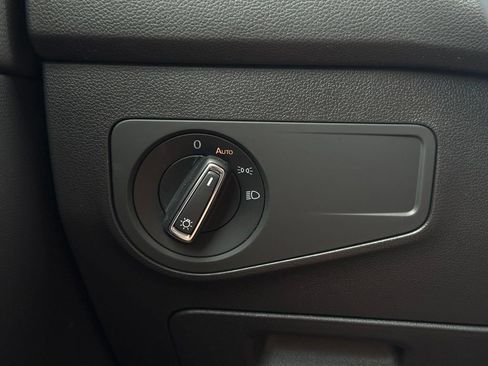 Used 2022 Volkswagen Tiguan SE AWD/4WD image 19